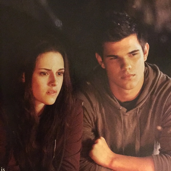 THE TWILIGHT SAGA eclipse Official Movie Companion Book - Picture 4 of 8